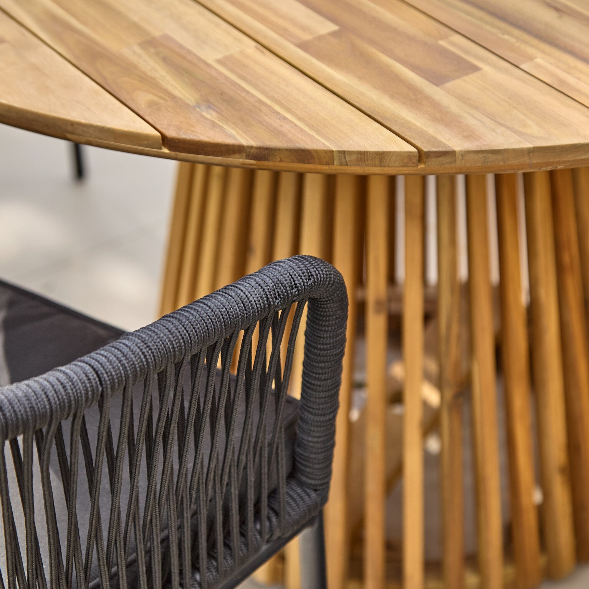 Willow 6 Seater Round Wooden Garden Set with 6 Hali Black Rope Chairs & Round Grey LED Parasol