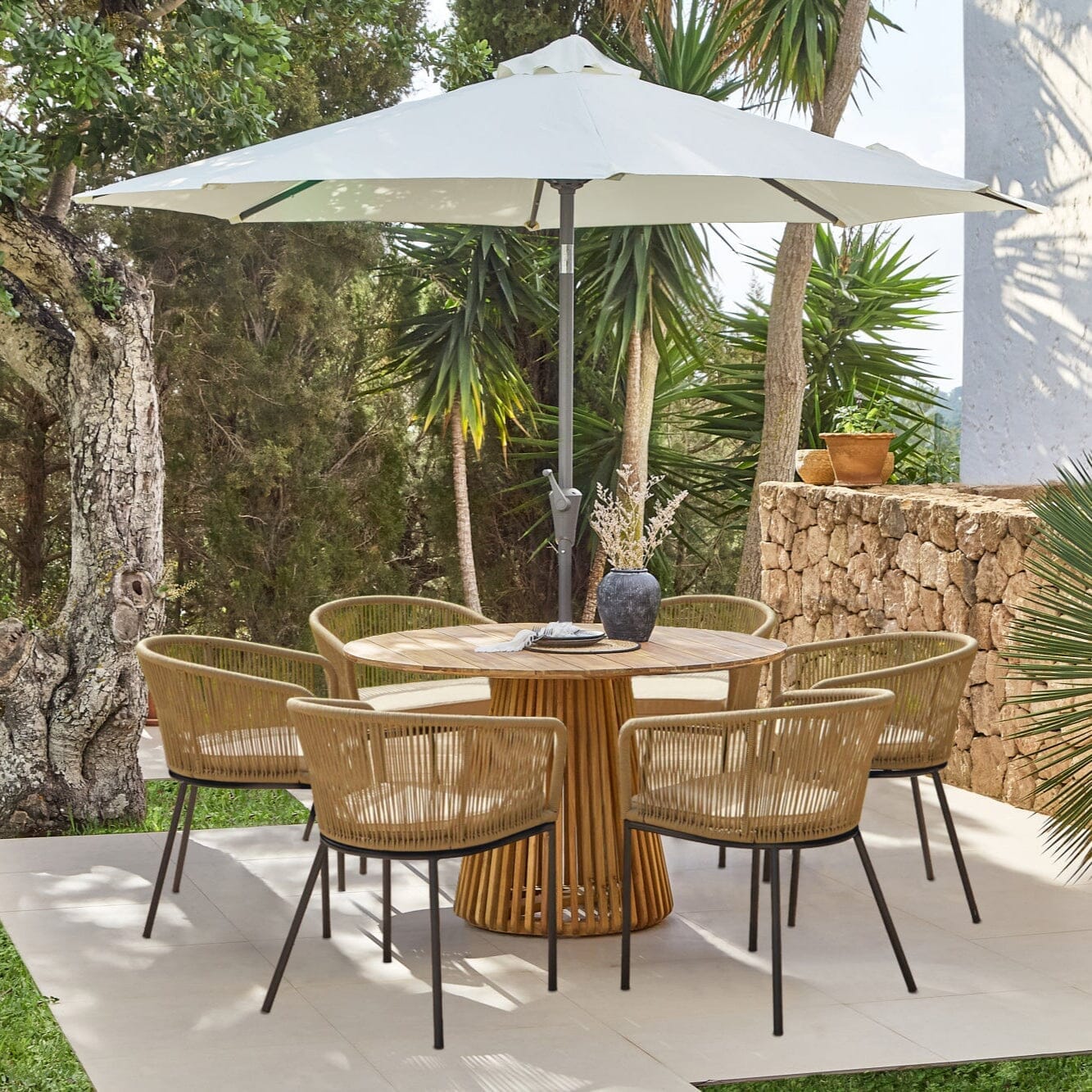 Willow 6 Seater Round Wooden Garden Set with 6 Hali Natural Rope Chairs & Round Cream LED Parasol