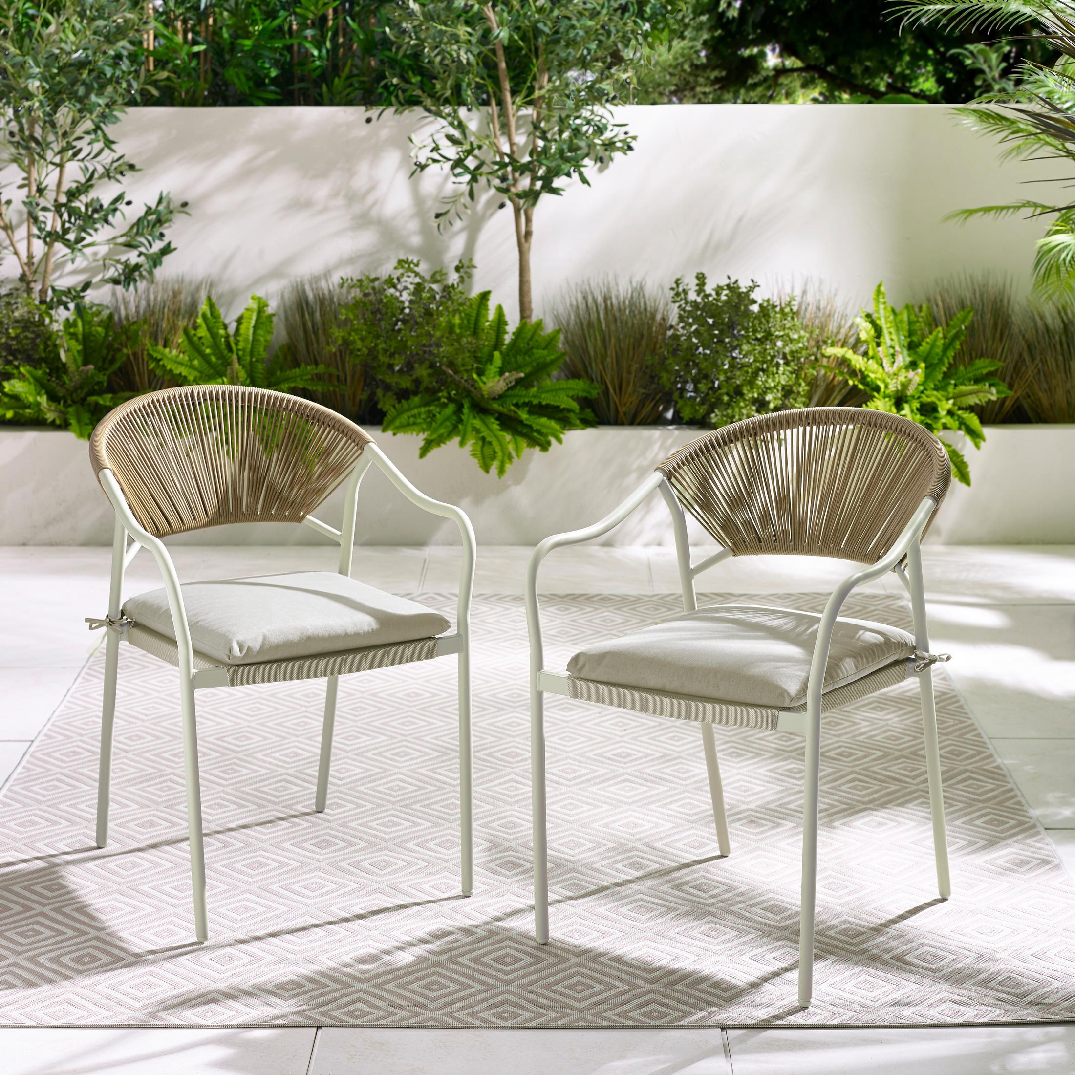 Lanai & Elba Beige Rattan & Cream 4 Seat Round Table Garden Dining Set